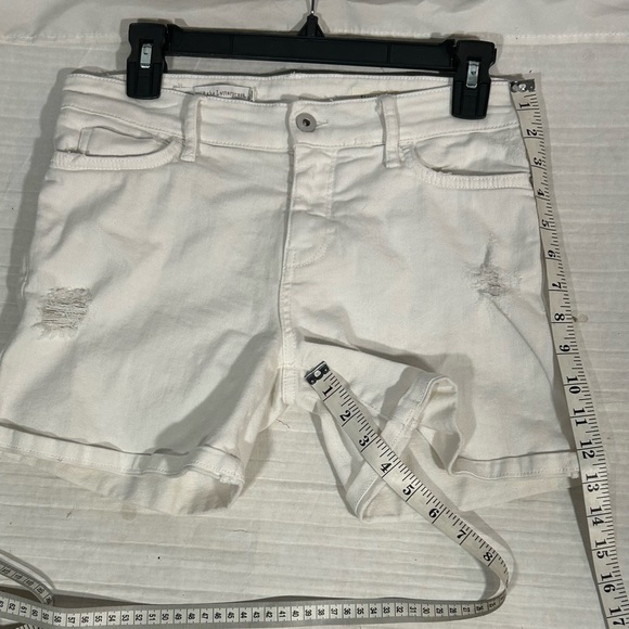 ANTHROPOLOGIE PILCRO AND THE LETTERPRESS DISTRESSED DENIM SLIM BOYFRIEND SHORTS - Picture 4 of 5